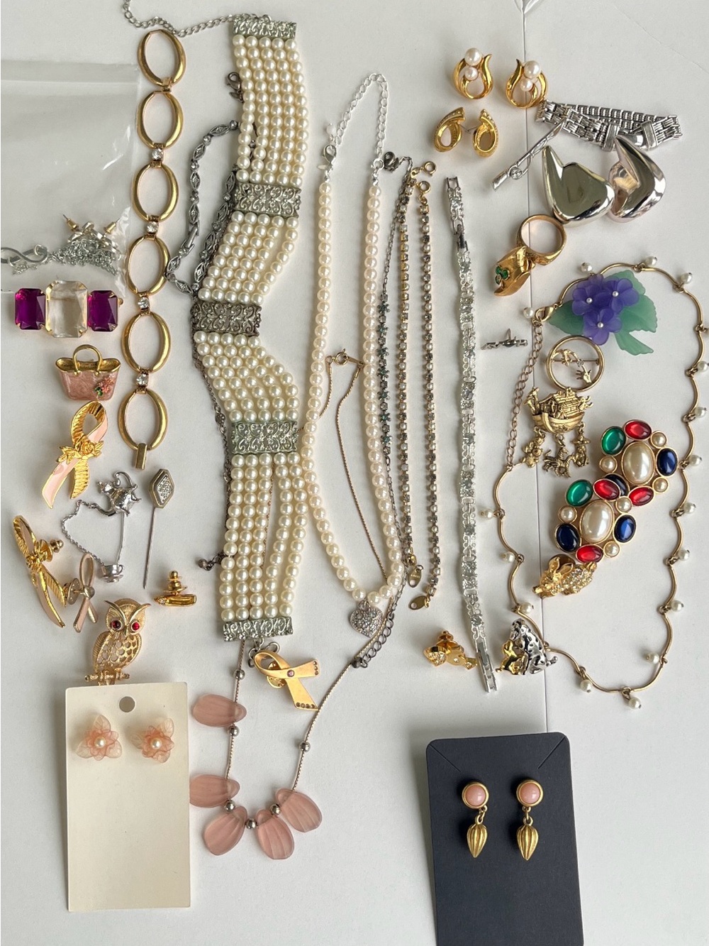 Lot Of 40 Pieces Vintage Avon Costume Jewelry Earrings Bracelets Brooches Etc
